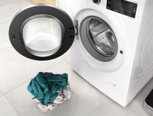 Cum influențează viteza de centrifugare uscarea hainelor – Ghid complet pentru alegerea mașinii de spălat potrivite